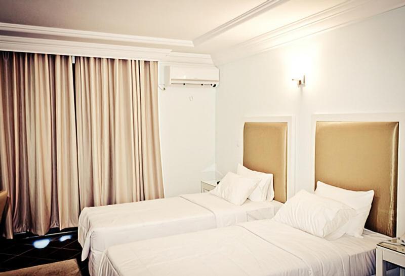 Hotel Raya Tichy Exterior foto