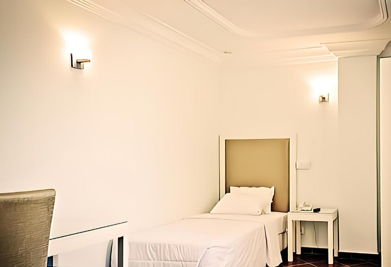 Hotel Raya Tichy Exterior foto